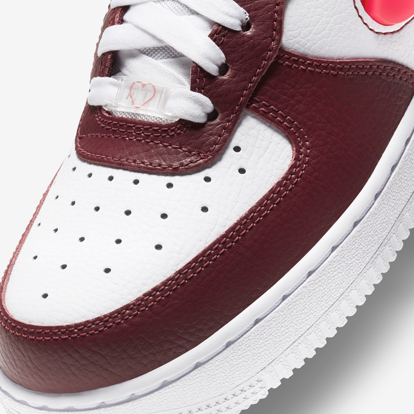 ナイキ エア フォース 1 07 ロー SE “ラブ・フォー・オール” バーガンディ/ホワイト (NIKE AIR FORCE 1 07 LOW SE “Love For All” Burgundy/White) [CV8482-600]