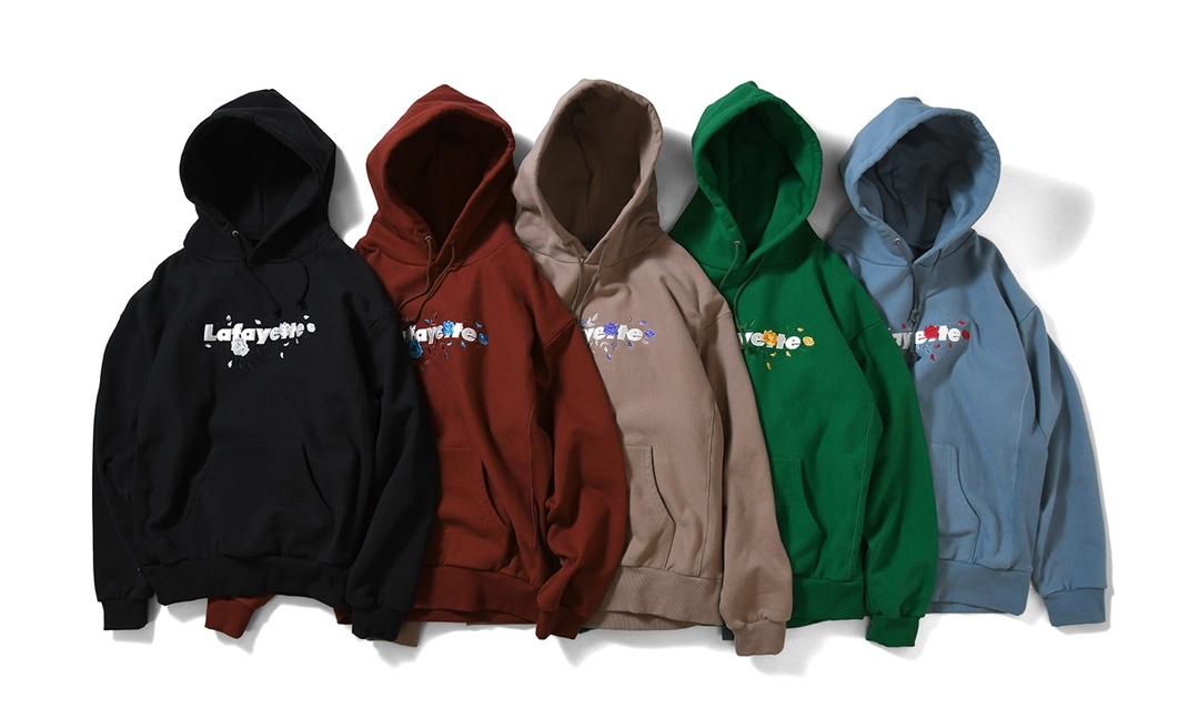 Lafayetteのコアロゴとローズの刺繍をバランスよく配したLafayette ROSE LOGO US COTTON HOODED SWEATSHIRTが2021年 1/1 発売 (ラファイエット)