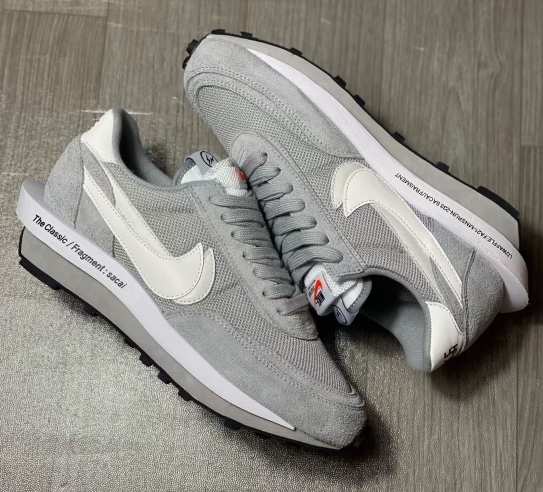 国内 8/24 発売予定】FRAGMENT × Sacai × NIKE LDwaffle SF “Grey/Blue ...