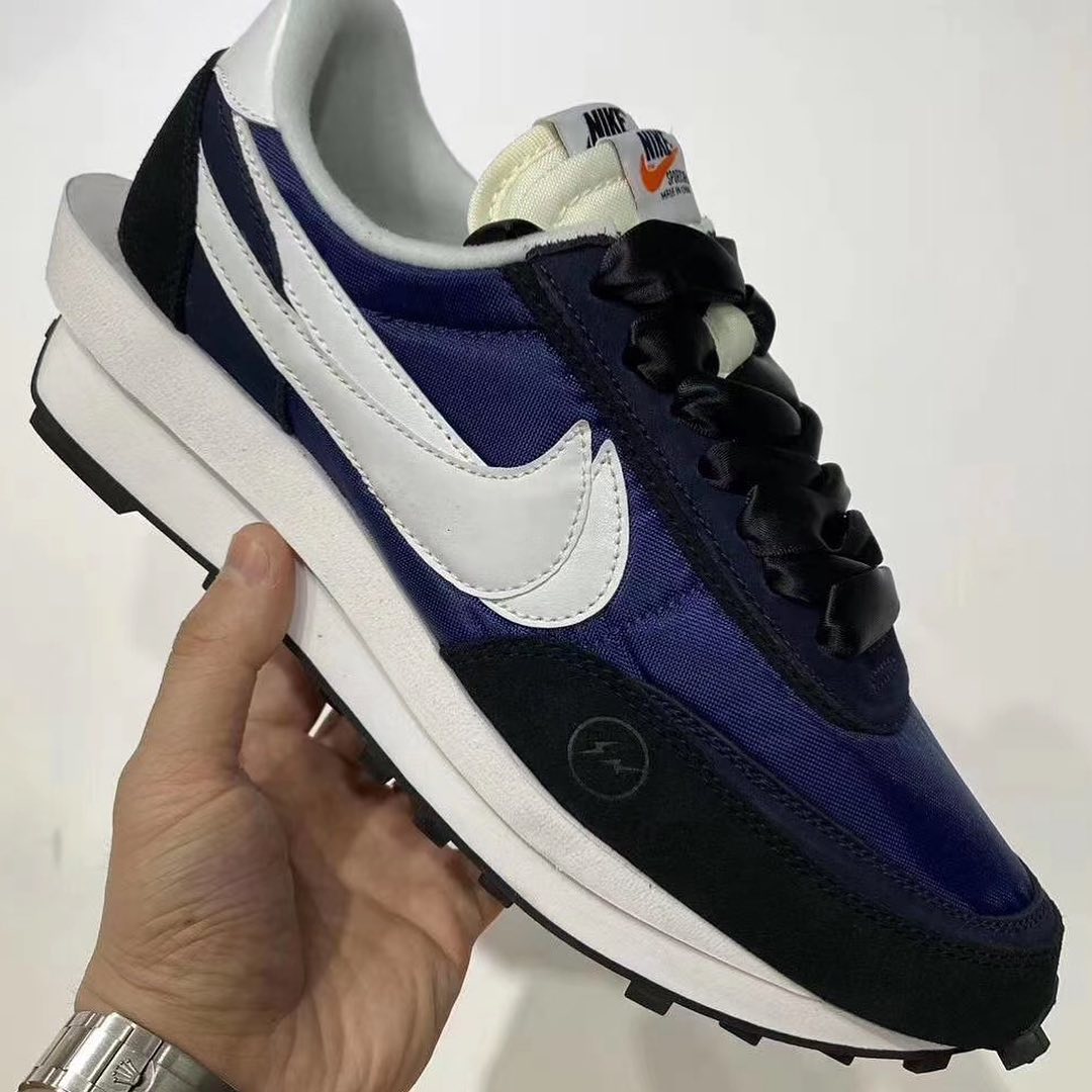 国内 8/24 発売予定】FRAGMENT × Sacai × NIKE LDwaffle SF “Grey/Blue ...