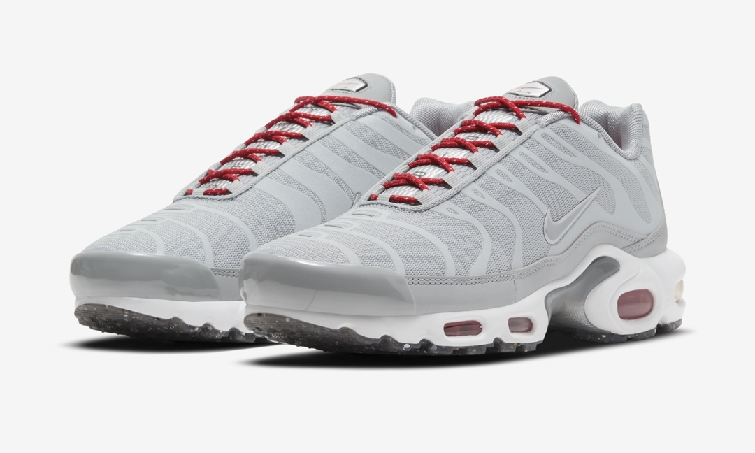 ナイキ エア マックス プラス “グレー/レッド” (NIKE AIR MAX PLUS “Grey/Red”) [DD7112-001]