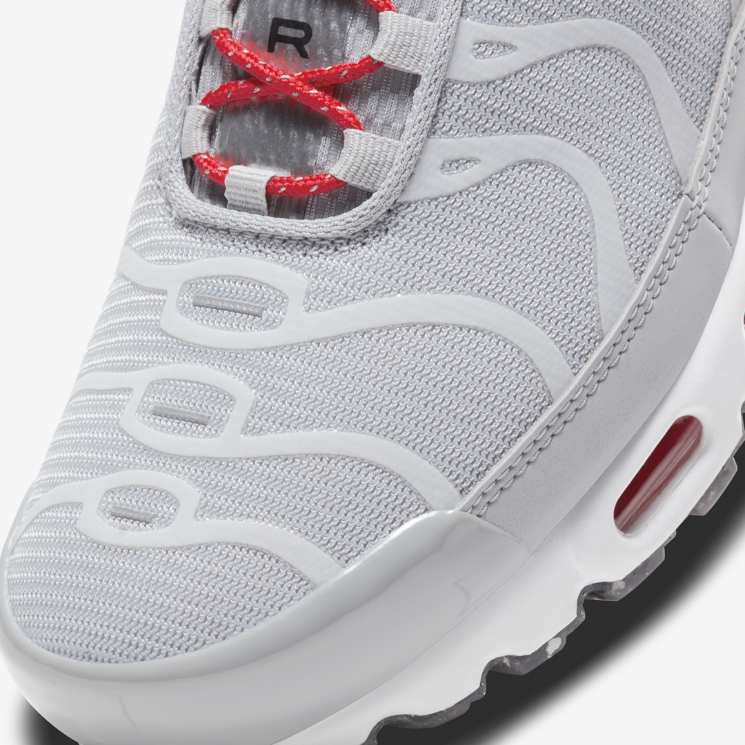 ナイキ エア マックス プラス “グレー/レッド” (NIKE AIR MAX PLUS “Grey/Red”) [DD7112-001]