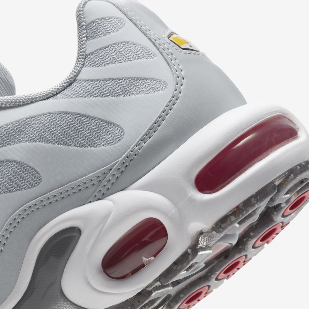 ナイキ エア マックス プラス “グレー/レッド” (NIKE AIR MAX PLUS “Grey/Red”) [DD7112-001]