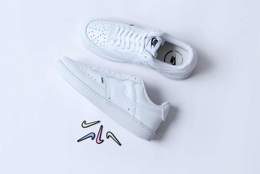 ABC-MART 限定！ナイキ ウィメンズ コート ビジョン ロー “バレンタインデー” ホワイト (NIKE WMNS COURT VISION LOW “Valentine Day” White) [DD2992-100]