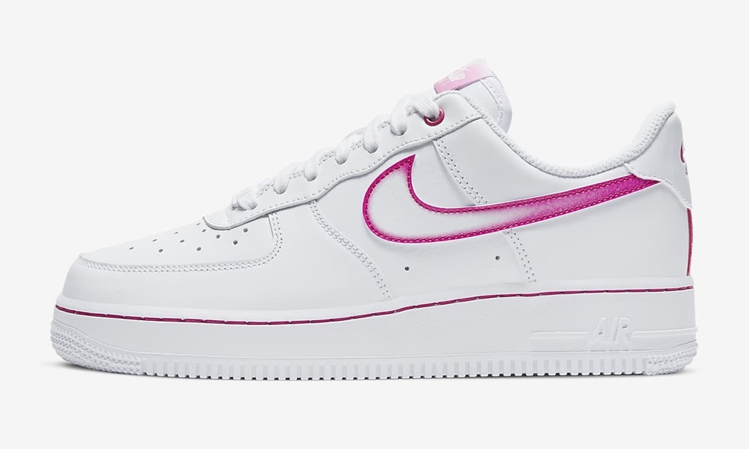 ナイキ ウィメンズ エア フォース 1 07 ロー “ホワイト/ファイヤーベリー” (NIKE WMNS AIR FORCE 1 07 LOW “White/Fireberry”) [DD9683-100]