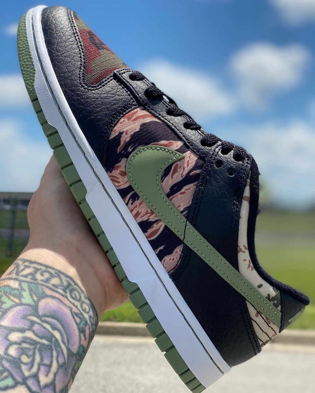 【国内 7/16、7/30 発売予定】ナイキ ダンク ロー SE “マルチカモ/ブラック/オイルグレー” (NIKE DUNK LOW SE “Multi Camo/Black/Oil Green”) [DH0957-001]