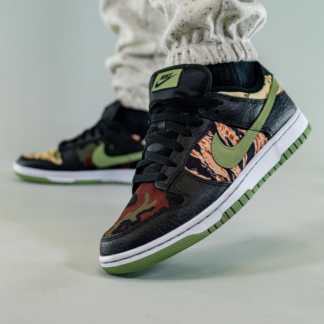 【国内 7/16、7/30 発売予定】ナイキ ダンク ロー SE “マルチカモ/ブラック/オイルグレー” (NIKE DUNK LOW SE “Multi Camo/Black/Oil Green”) [DH0957-001]