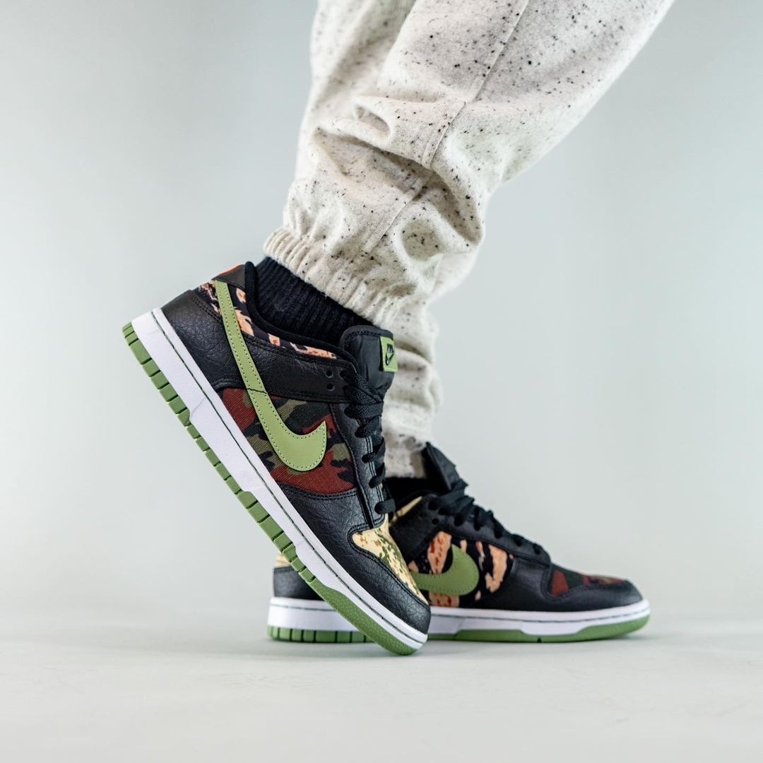 【国内 7/16、7/30 発売予定】ナイキ ダンク ロー SE “マルチカモ/ブラック/オイルグレー” (NIKE DUNK LOW SE “Multi Camo/Black/Oil Green”) [DH0957-001]