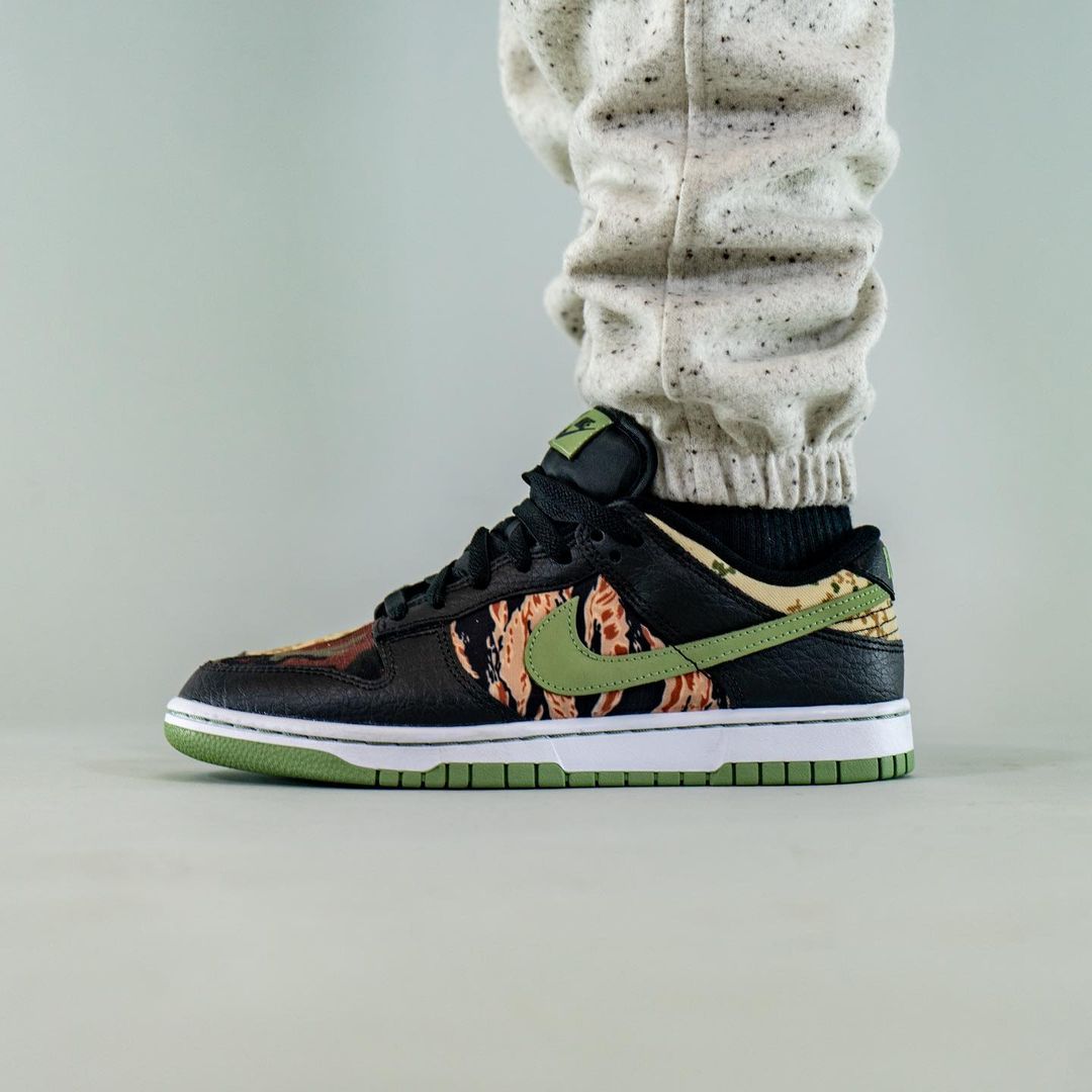 【国内 7/16、7/30 発売予定】ナイキ ダンク ロー SE “マルチカモ/ブラック/オイルグレー” (NIKE DUNK LOW SE “Multi Camo/Black/Oil Green”) [DH0957-001]