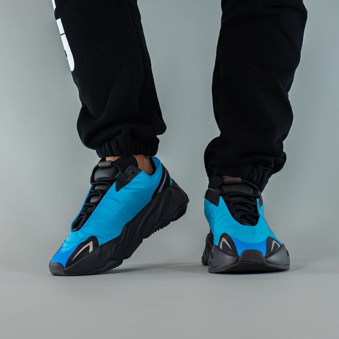 【国内 6/7 発売】アディダス イージー 700 MNVN “ブライトシアン” (adidas YEEZY 700 MNVN “Bright Cyan”) [GZ3079]