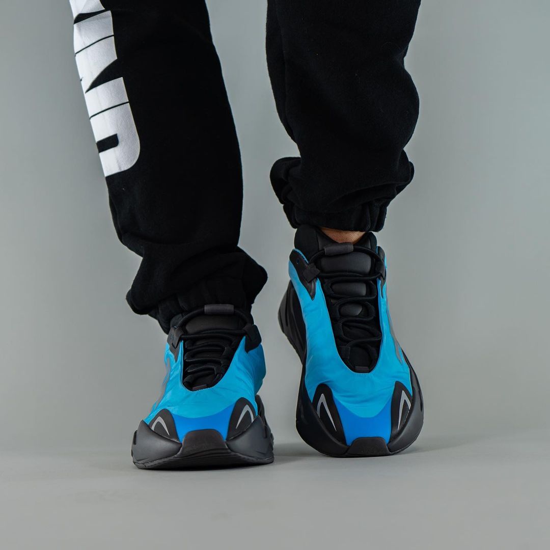 【国内 6/7 発売】アディダス イージー 700 MNVN “ブライトシアン” (adidas YEEZY 700 MNVN “Bright Cyan”) [GZ3079]