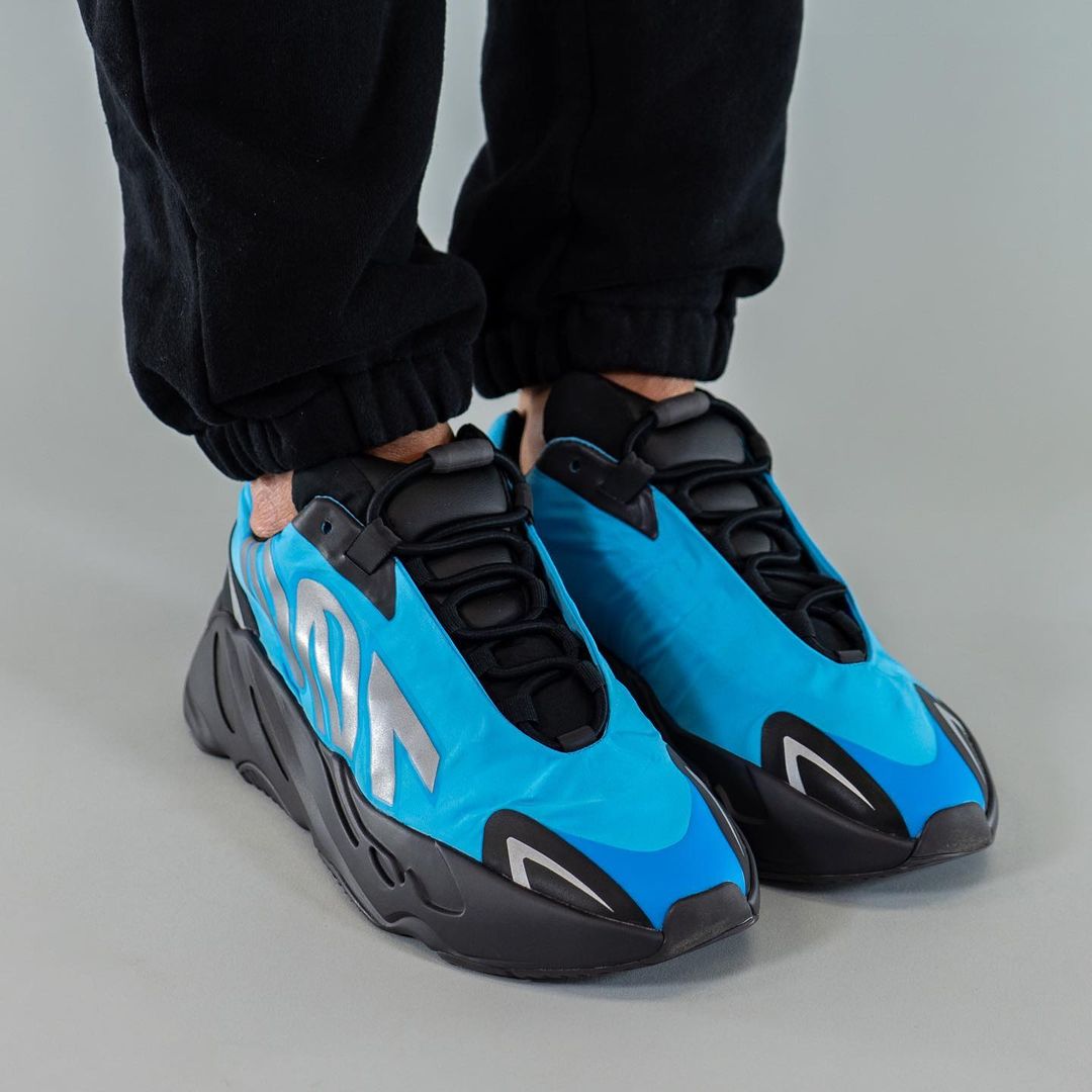 【国内 6/7 発売】アディダス イージー 700 MNVN “ブライトシアン” (adidas YEEZY 700 MNVN “Bright Cyan”) [GZ3079]