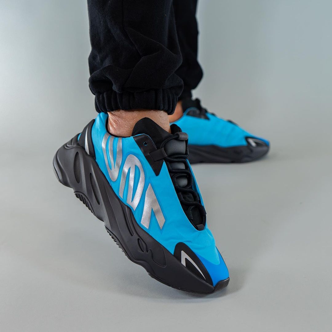 【国内 6/7 発売】アディダス イージー 700 MNVN “ブライトシアン” (adidas YEEZY 700 MNVN “Bright Cyan”) [GZ3079]