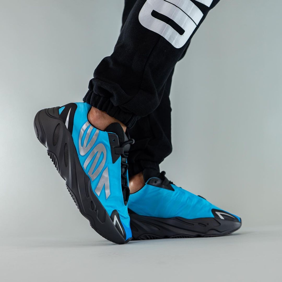 【国内 6/7 発売】アディダス イージー 700 MNVN “ブライトシアン” (adidas YEEZY 700 MNVN “Bright Cyan”) [GZ3079]