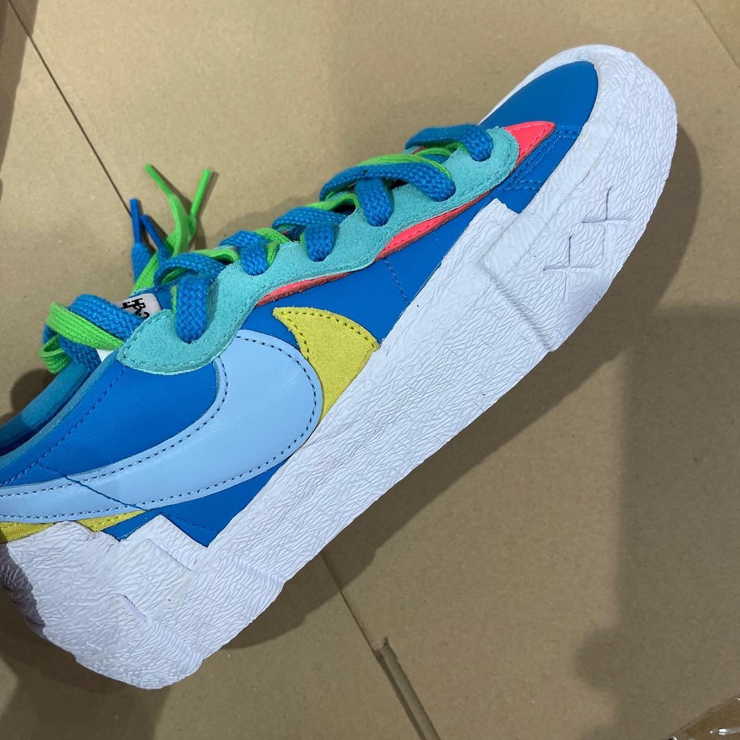 【国内 11/26、11/27、12/9、12/10 発売】sacai x KAWS × NIKE BLAZER LOW (サカイ カウズ ナイキ ブレーザー ロー) [DM7901-400/DM7901-500/DM7901-600]