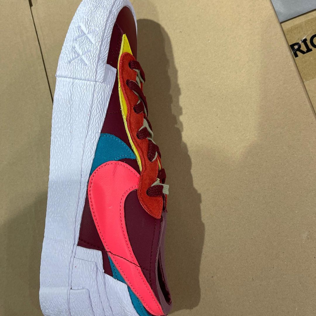 【国内 11/26、11/27、12/9、12/10 発売】sacai x KAWS × NIKE BLAZER LOW (サカイ カウズ ナイキ ブレーザー ロー) [DM7901-400/DM7901-500/DM7901-600]