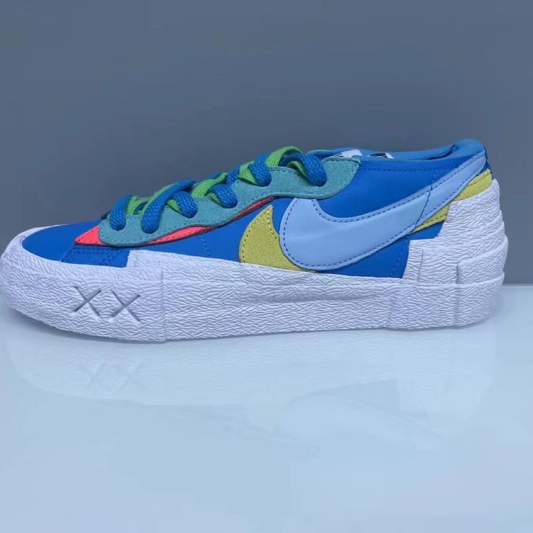 【国内 11/26、11/27、12/9、12/10 発売】sacai x KAWS × NIKE BLAZER LOW (サカイ カウズ ナイキ ブレーザー ロー) [DM7901-400/DM7901-500/DM7901-600]