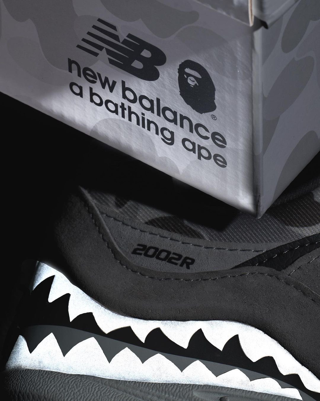 【国内 5/22 発売】A BATHING APE × New Balance ML2002 (ア ベイシング エイプ ニューバランス)