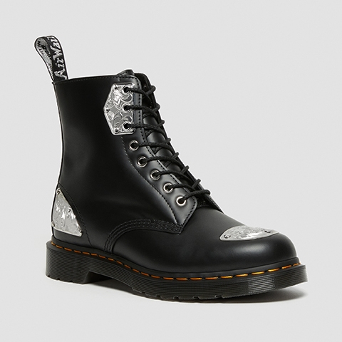 Dr. Martens × 伝説的彫刻師 KING NERDとのコラボレーションが発売 (ドクターマーチン キング・ナード)