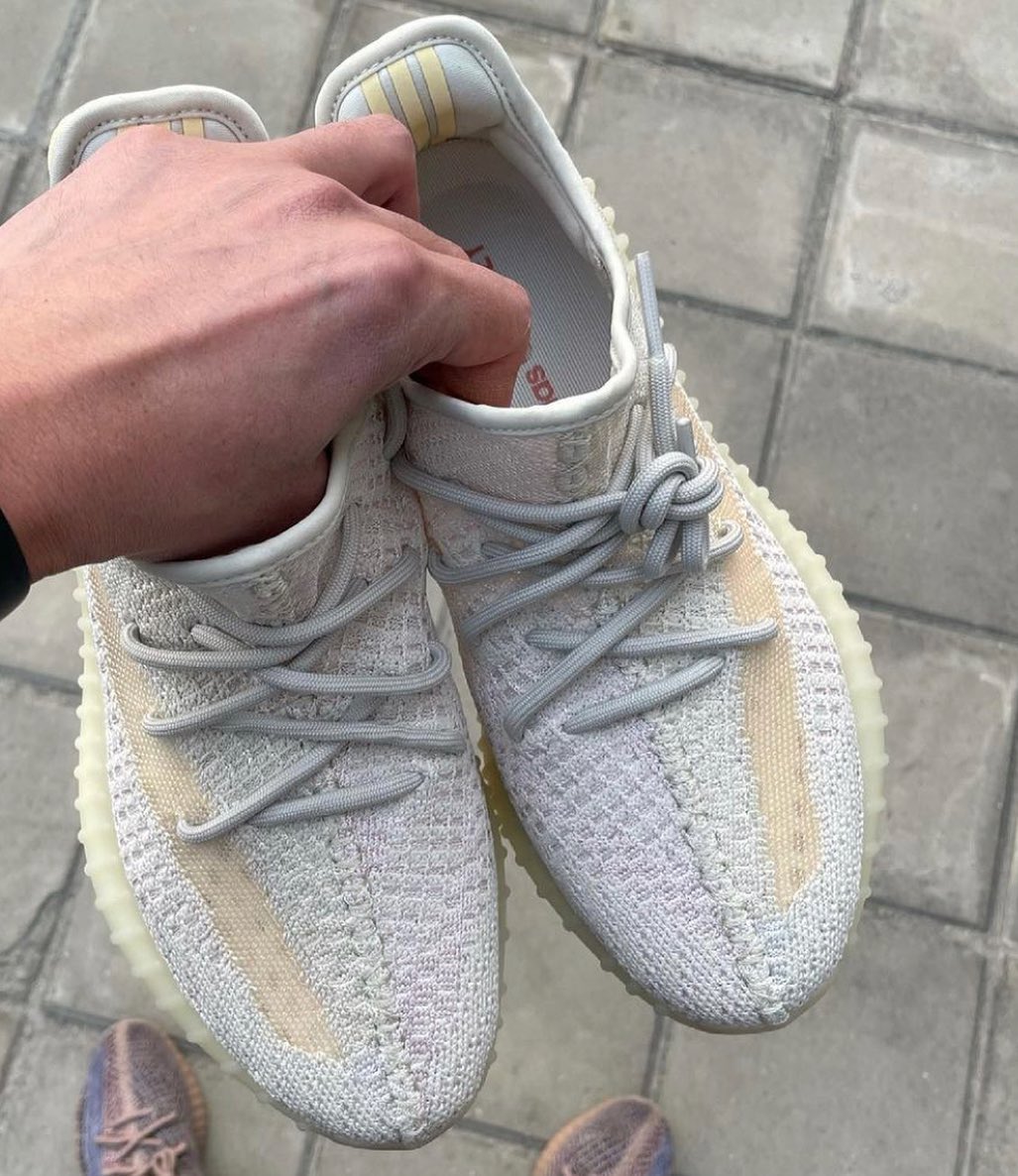 【国内 8/28 発売】アディダス オリジナルス イージー 350 V2 “ライト” (adidas Originals YEEZY 350 V2 “Light”) [GY3438]