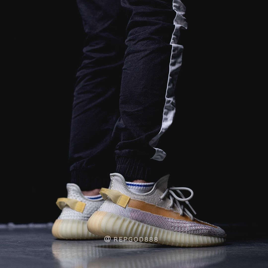 【国内 8/28 発売】アディダス オリジナルス イージー 350 V2 “ライト” (adidas Originals YEEZY 350 V2 “Light”) [GY3438]