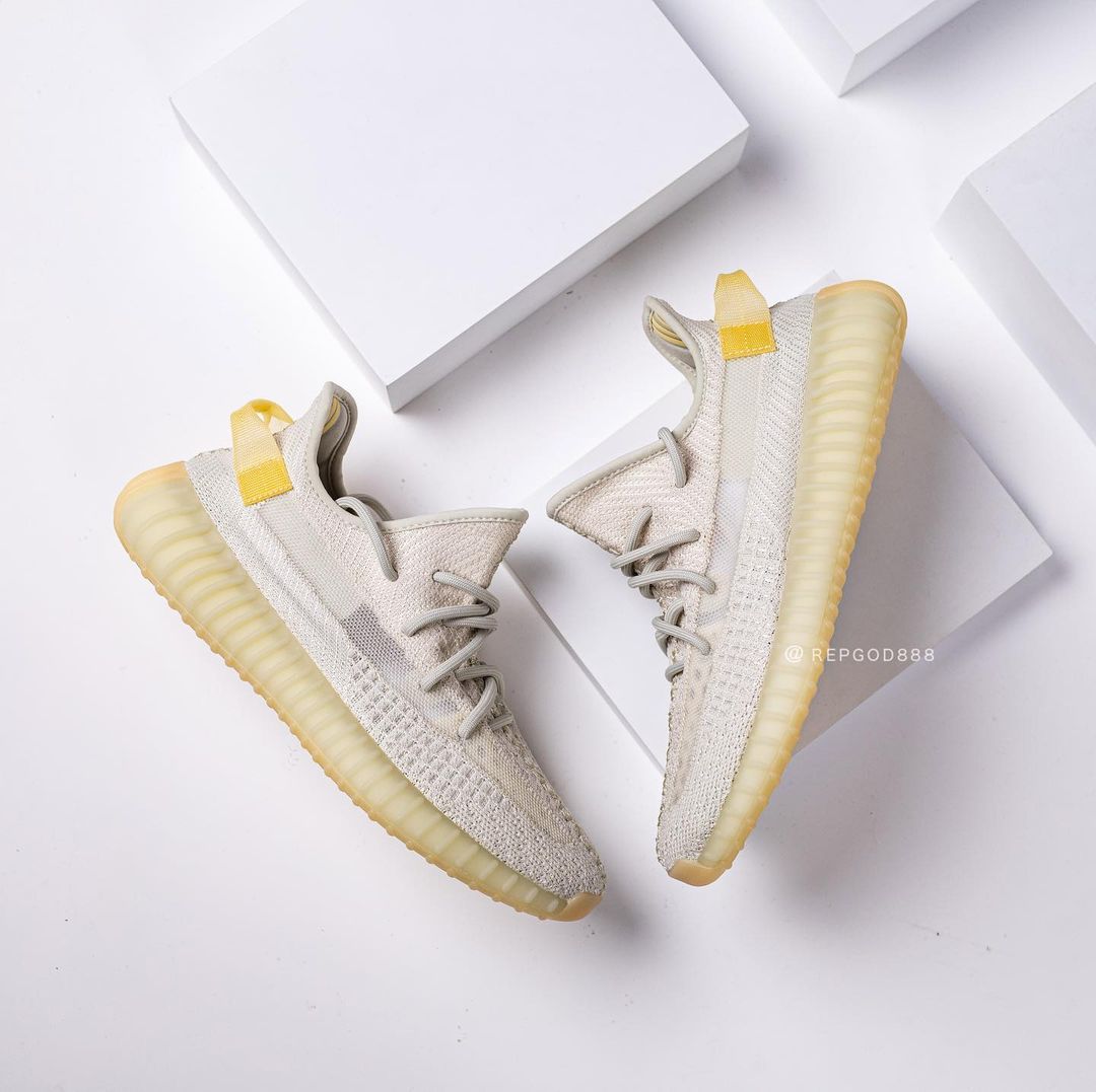 【国内 8/28 発売】アディダス オリジナルス イージー 350 V2 “ライト” (adidas Originals YEEZY 350 V2 “Light”) [GY3438]