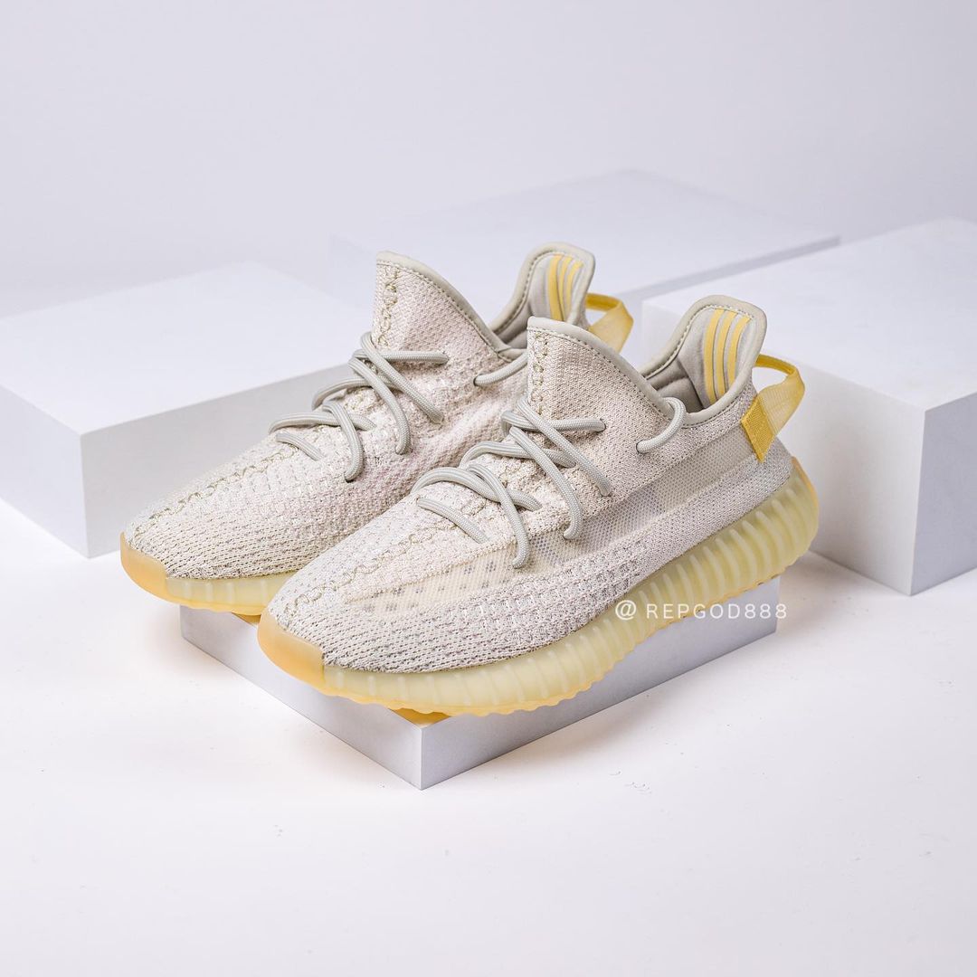 【国内 8/28 発売】アディダス オリジナルス イージー 350 V2 “ライト” (adidas Originals YEEZY 350 V2 “Light”) [GY3438]