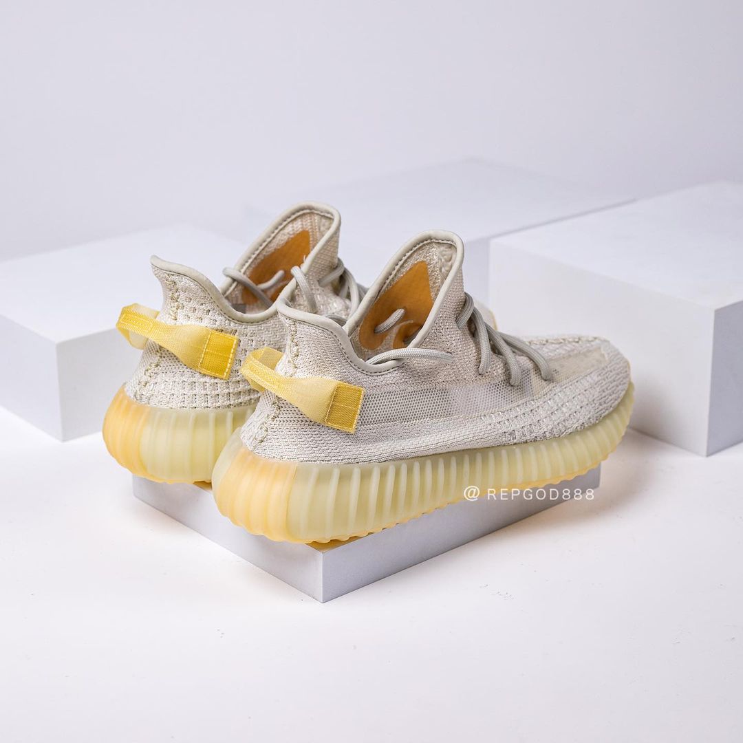 【国内 8/28 発売】アディダス オリジナルス イージー 350 V2 “ライト” (adidas Originals YEEZY 350 V2 “Light”) [GY3438]