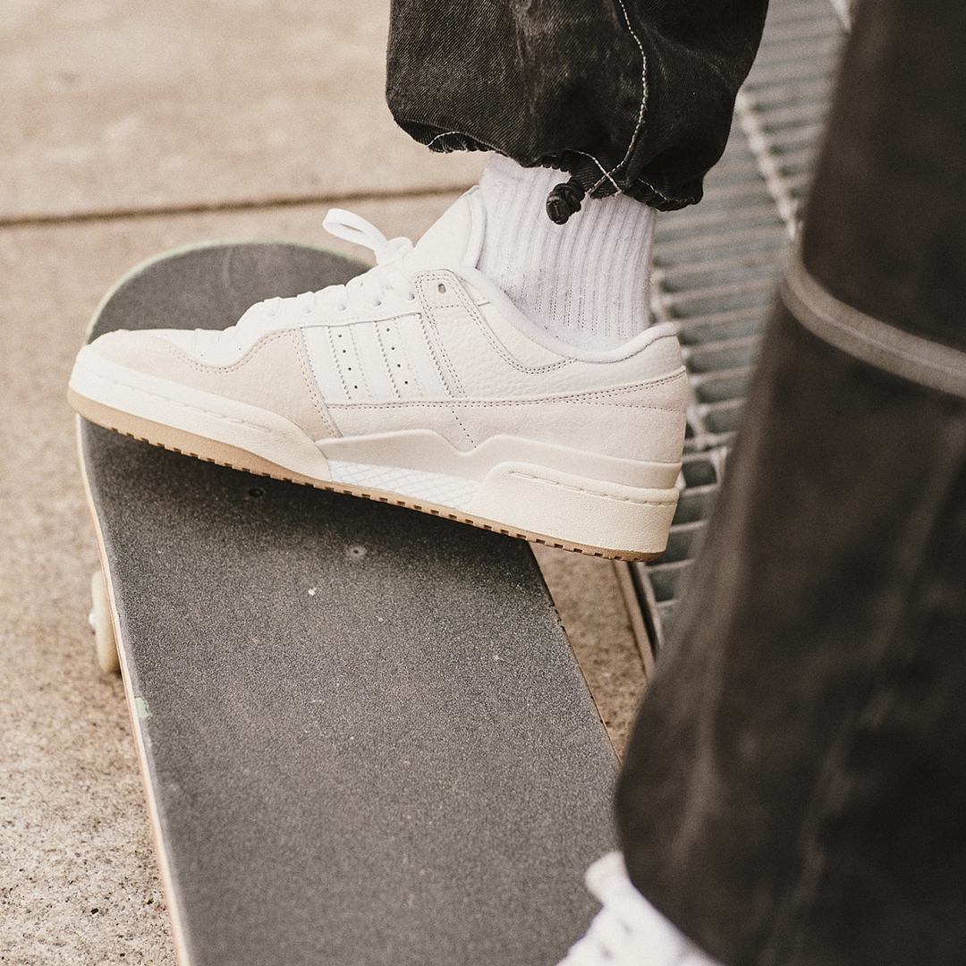 【国内 3/26、4/9 発売】adidas Originals FORUM 84 LOW ADV “White/Black/Gum” (アディダス オリジナルス フォーラム 84 ロー ADV “ホワイト/ブラック/ガム”) [FY7998,FY7999]