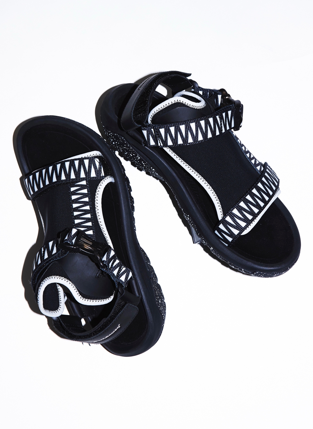 Teva × White Mountaineering コラボ第2弾！ブラックとホワイトのツートーンでデザインしたカバードサンダル「Hurricane Volt」が3/26から発売 (テバ ホワイトマウンテニアリング)