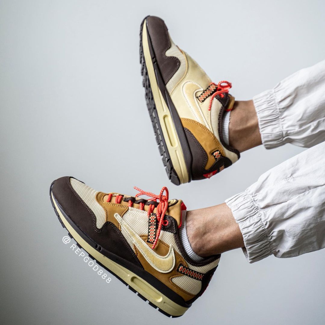 【国内 5/27 発売】トラビス・スコット × ナイキ エア マックス 1 (TRAVIS SCOTT NIKE AIR MAX 1) [DO9392-200/DO9392-700/DO9392-701]