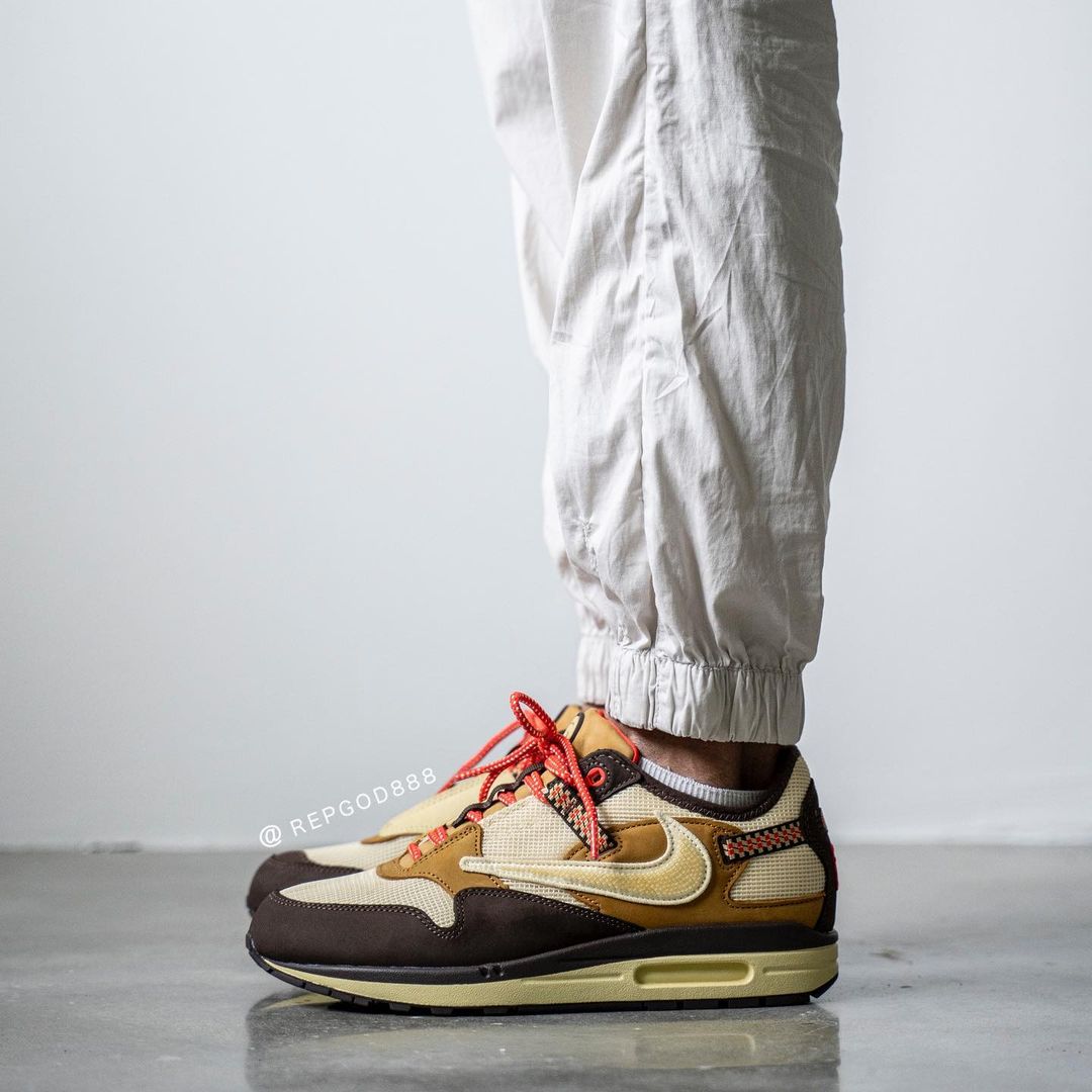 【国内 5/27 発売】トラビス・スコット × ナイキ エア マックス 1 (TRAVIS SCOTT NIKE AIR MAX 1) [DO9392-200/DO9392-700/DO9392-701]