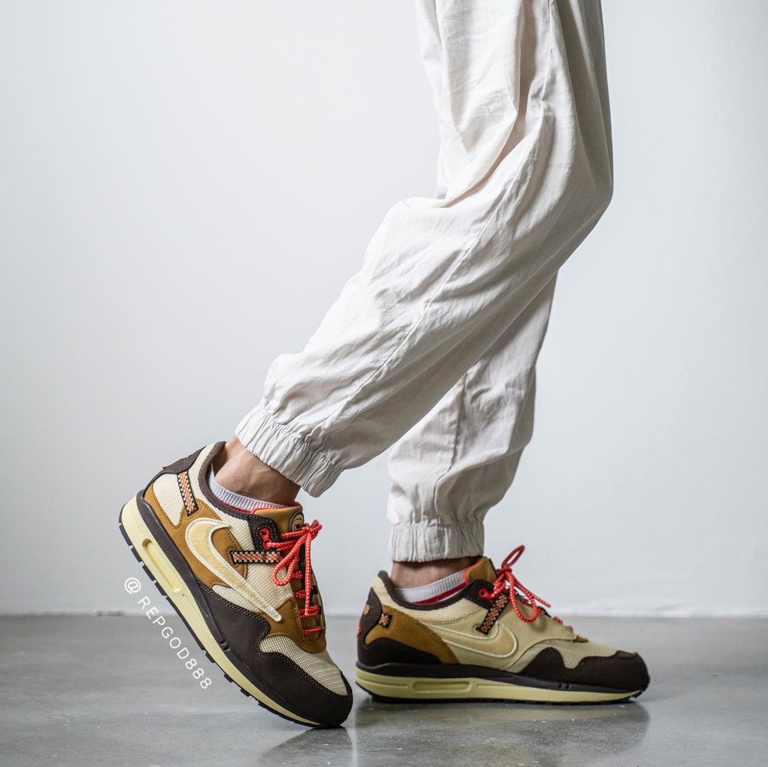 【国内 5/27 発売】トラビス・スコット × ナイキ エア マックス 1 (TRAVIS SCOTT NIKE AIR MAX 1) [DO9392-200/DO9392-700/DO9392-701]