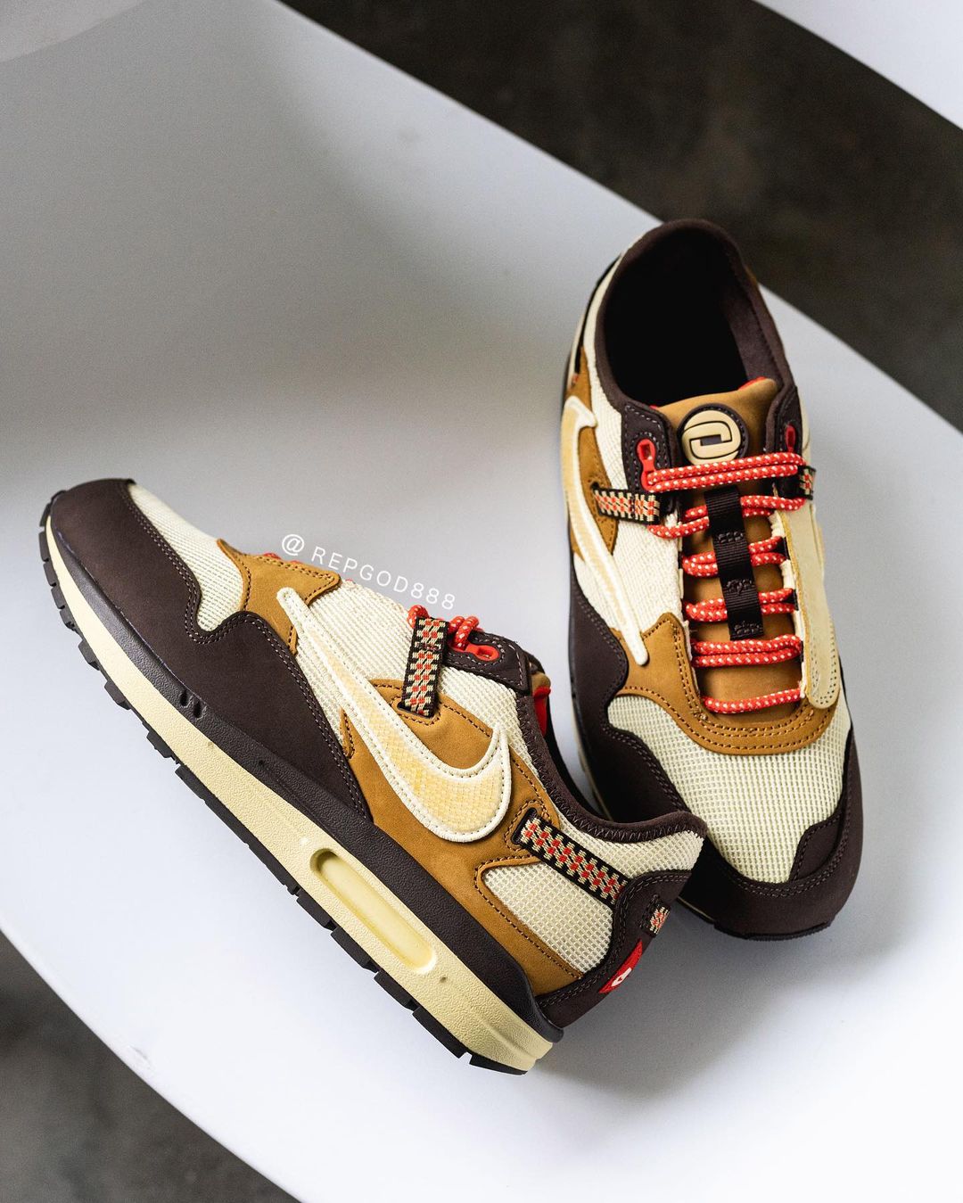 【国内 5/27 発売】トラビス・スコット × ナイキ エア マックス 1 (TRAVIS SCOTT NIKE AIR MAX 1) [DO9392-200/DO9392-700/DO9392-701]