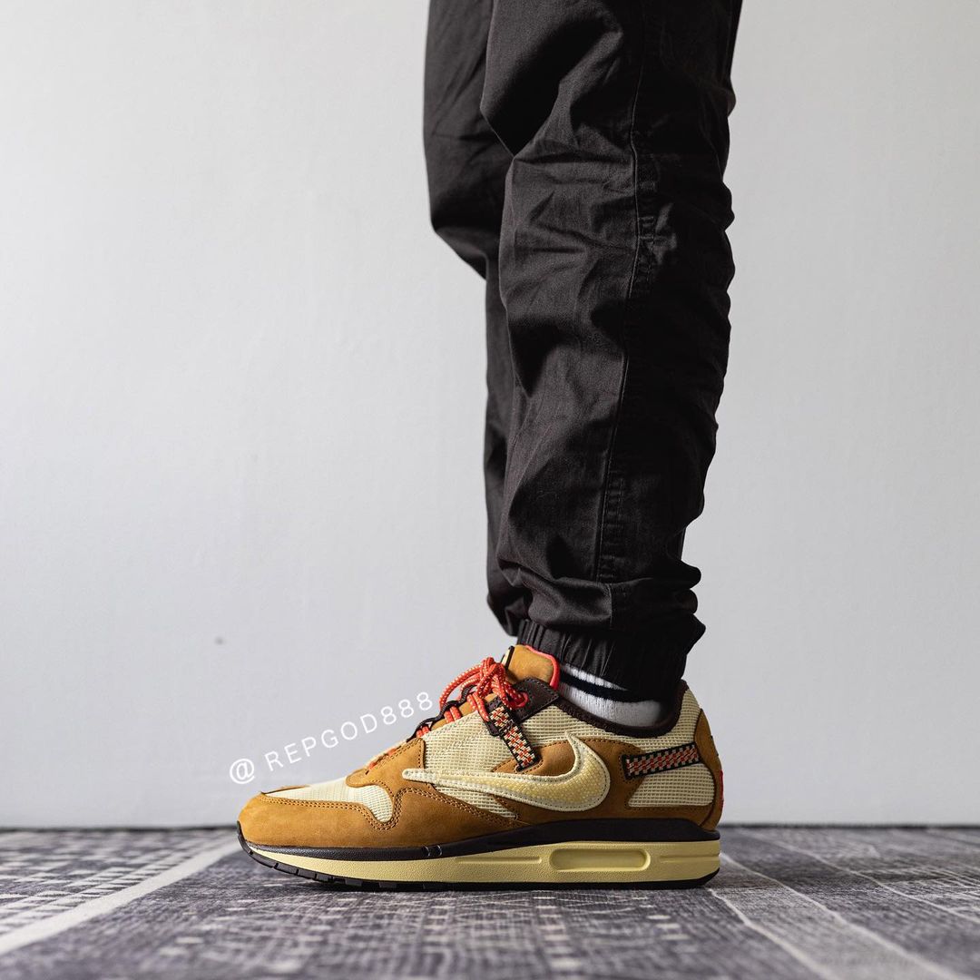 【国内 5/27 発売】トラビス・スコット × ナイキ エア マックス 1 (TRAVIS SCOTT NIKE AIR MAX 1) [DO9392-200/DO9392-700/DO9392-701]