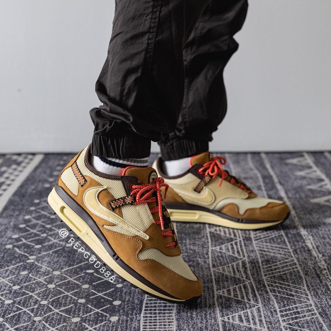 【国内 5/27 発売】トラビス・スコット × ナイキ エア マックス 1 (TRAVIS SCOTT NIKE AIR MAX 1) [DO9392-200/DO9392-700/DO9392-701]