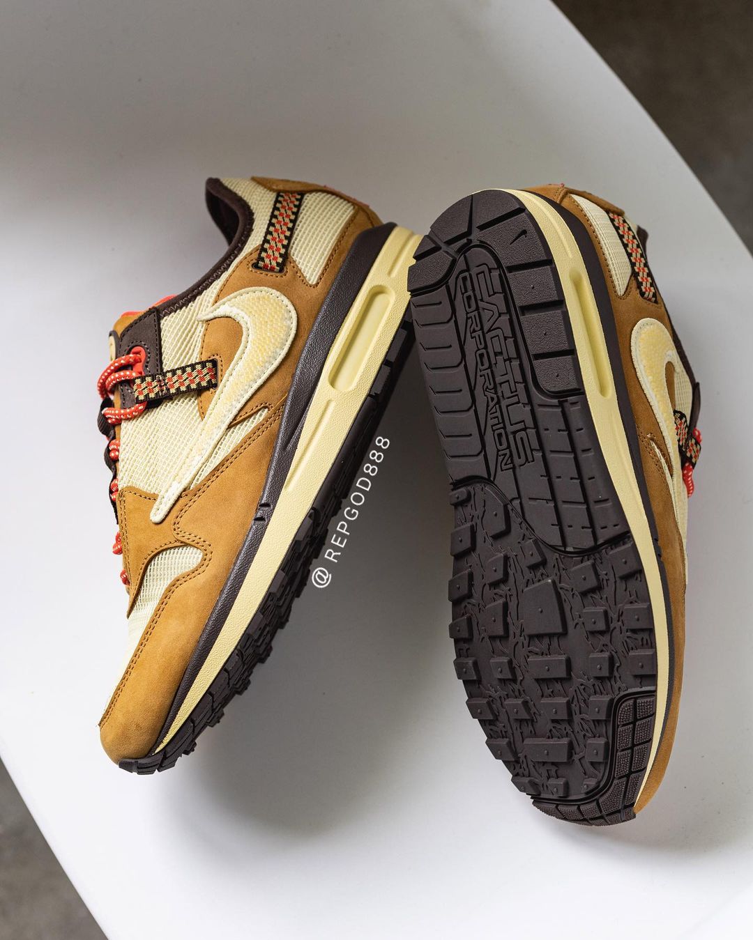 【国内 5/27 発売】トラビス・スコット × ナイキ エア マックス 1 (TRAVIS SCOTT NIKE AIR MAX 1) [DO9392-200/DO9392-700/DO9392-701]