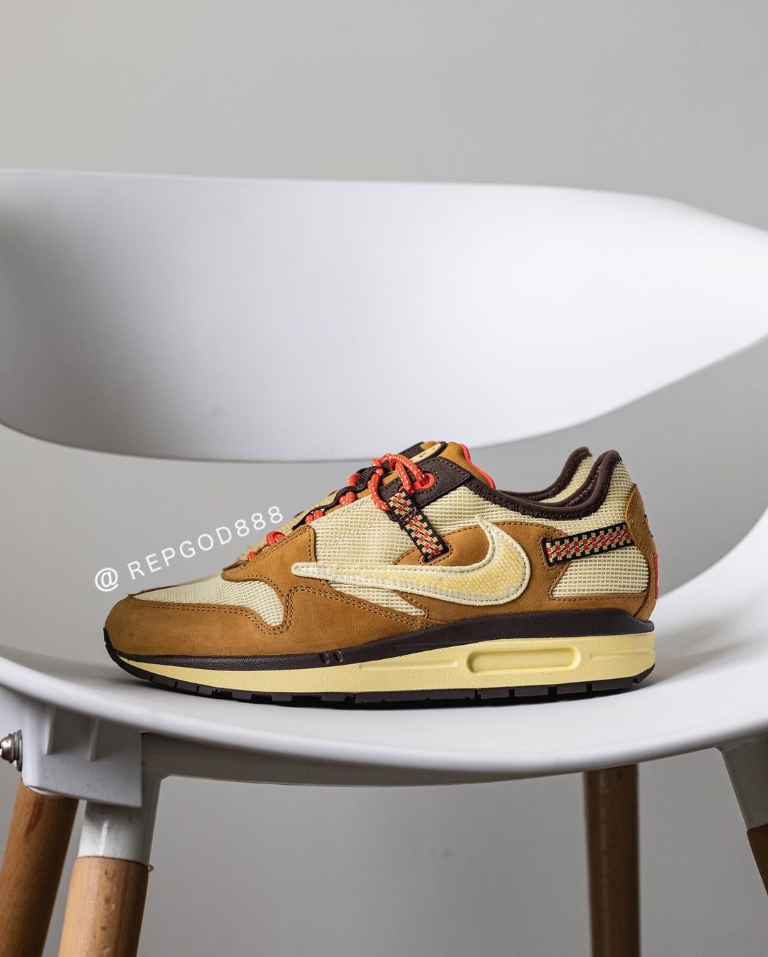 【国内 5/27 発売】トラビス・スコット × ナイキ エア マックス 1 (TRAVIS SCOTT NIKE AIR MAX 1) [DO9392-200/DO9392-700/DO9392-701]