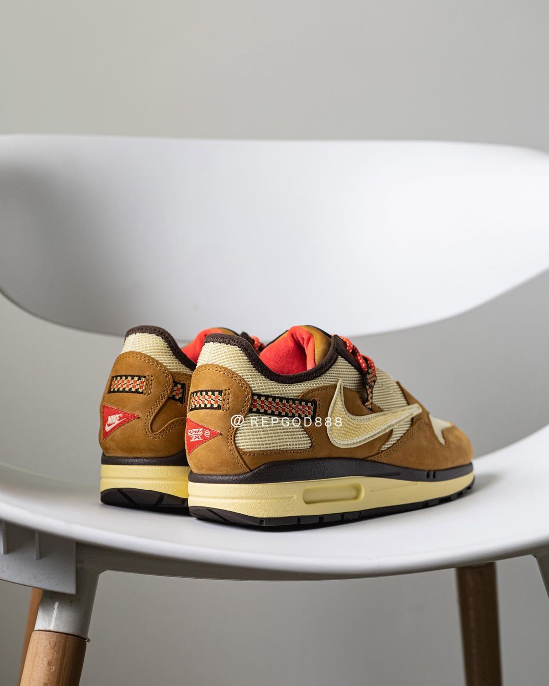 【国内 5/27 発売】トラビス・スコット × ナイキ エア マックス 1 (TRAVIS SCOTT NIKE AIR MAX 1) [DO9392-200/DO9392-700/DO9392-701]