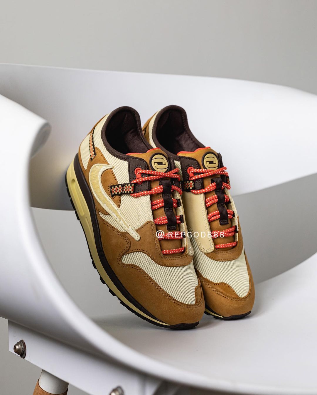 【国内 5/27 発売】トラビス・スコット × ナイキ エア マックス 1 (TRAVIS SCOTT NIKE AIR MAX 1) [DO9392-200/DO9392-700/DO9392-701]