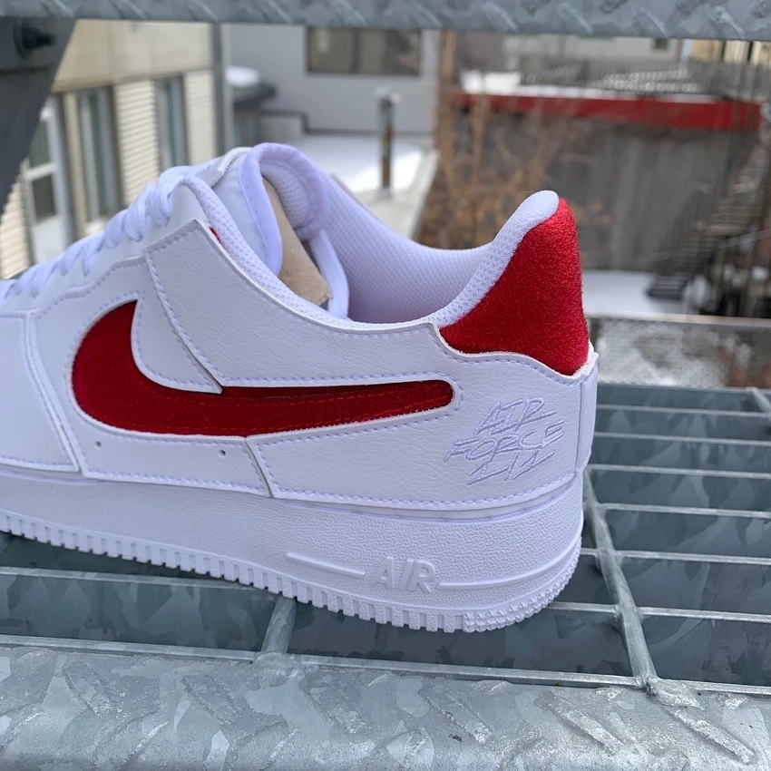 カスタム前提のナイキ エア フォース 1/1 ロー “ホワイト/レッド” (NIKE AIR FORCE 1/1 LOW “White/Red”) [DC9895-100]