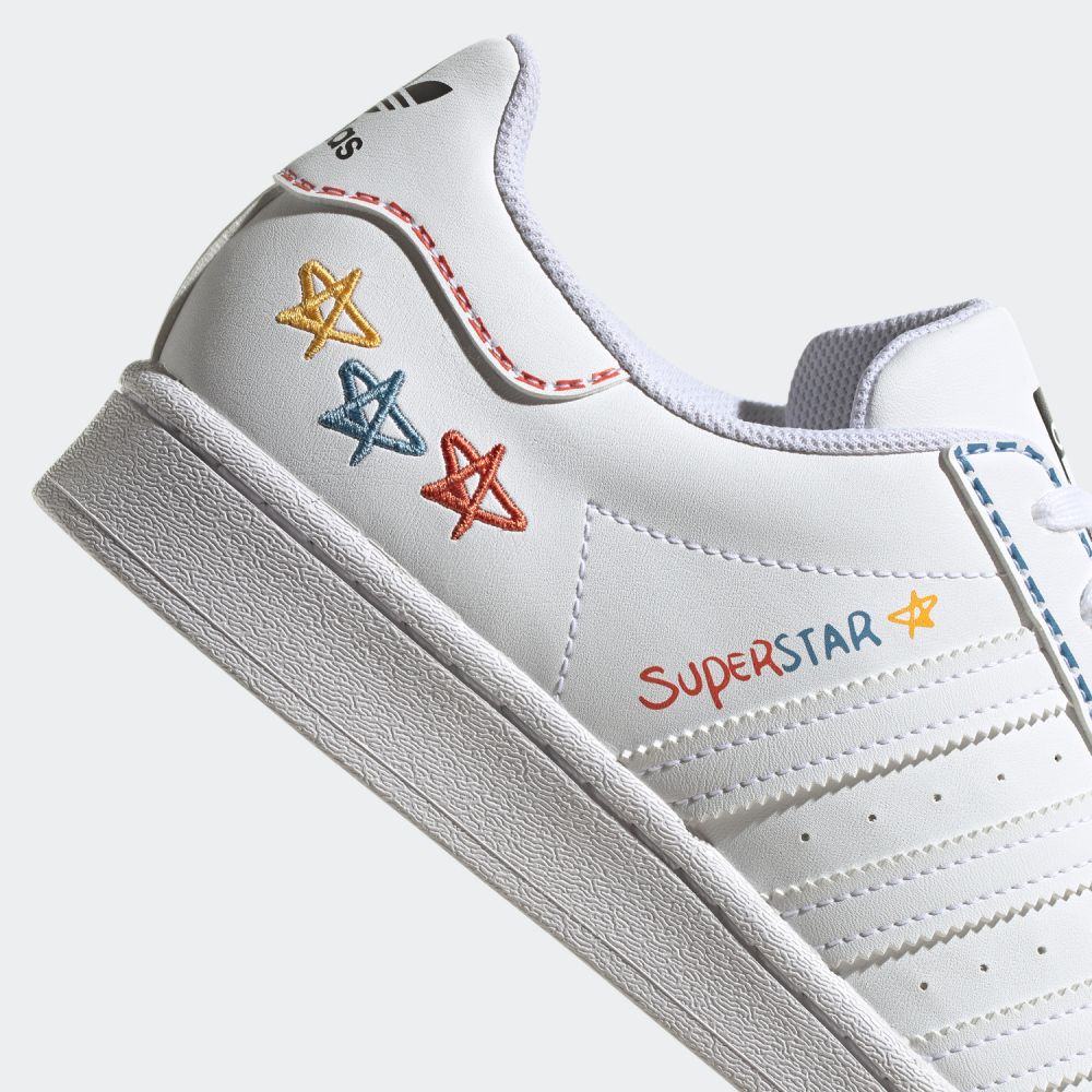 4/1 発売！落書き風デザインで埋め尽くされた adidas Originals