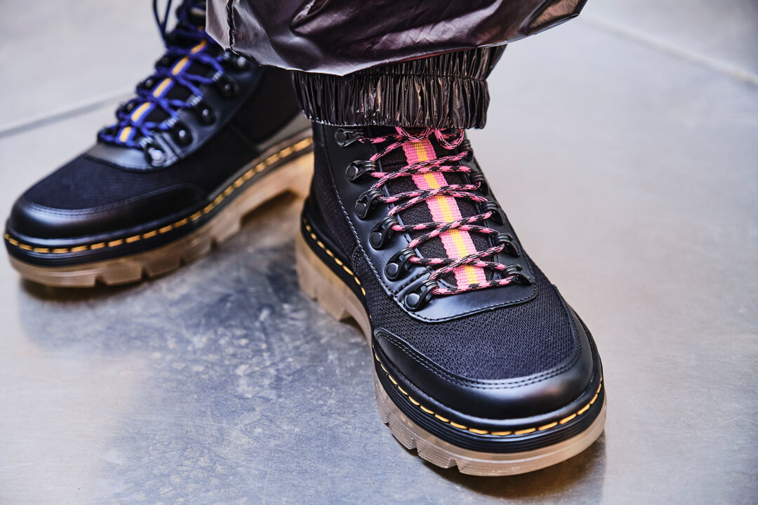 Dr. Martens x atmos/atmos PINK コラボ が4/17 発売 (ドクターマーチン アトモス)