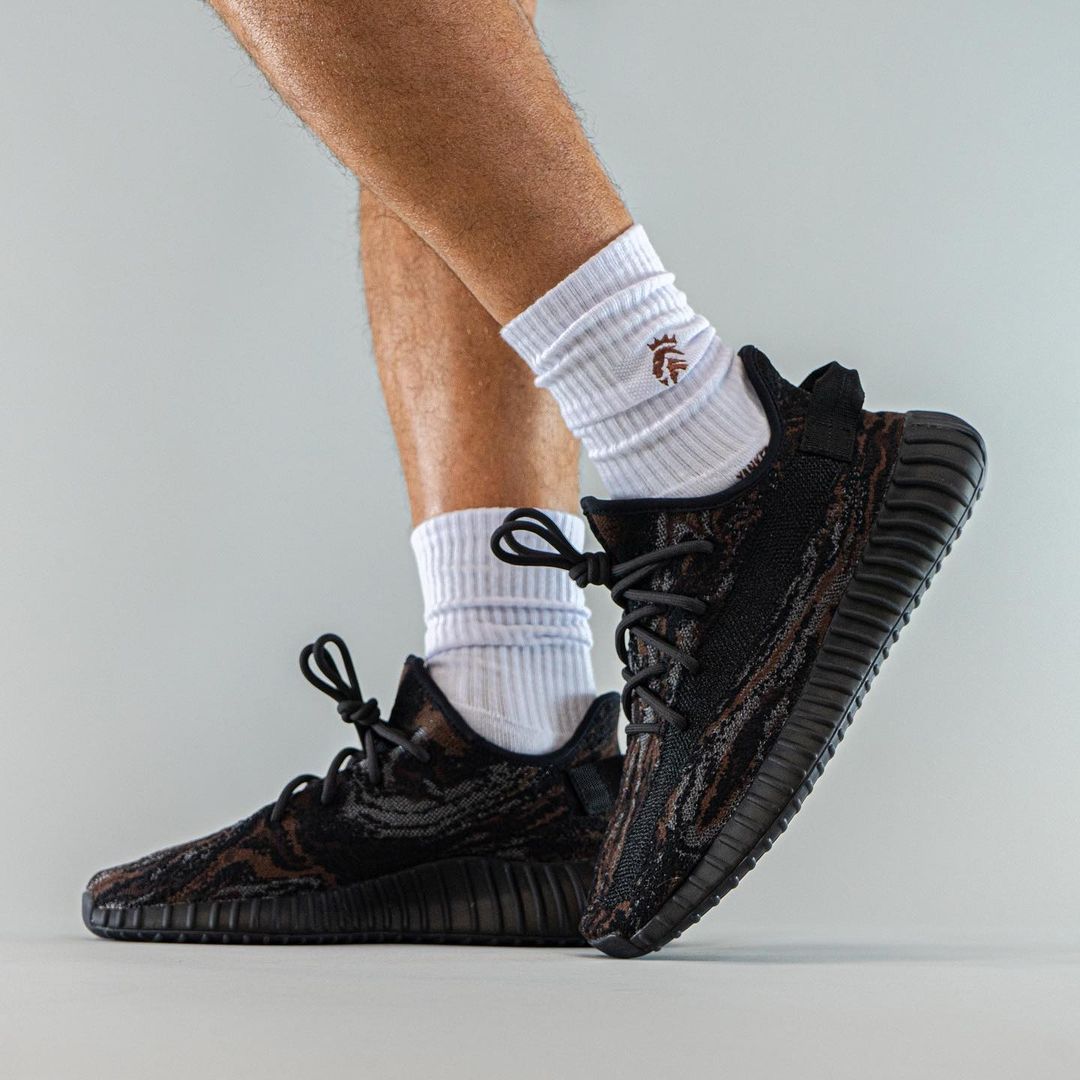 24.5cm adidas yeezyboost 350 V2 イージーブースト