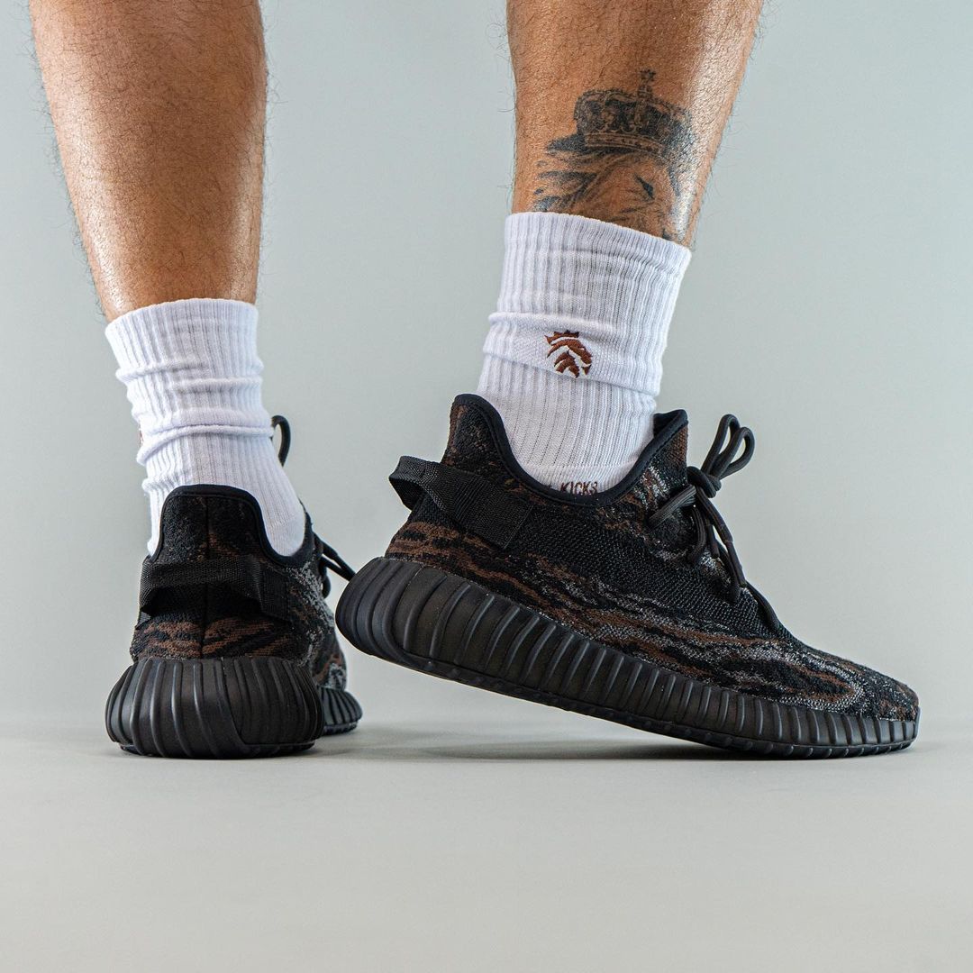 【2024年 3/15 発売】アディダス オリジナルス イージー ブースト 350 V2 “MX Rock” (adidas Originals YEEZY BOOST 350 V2 “MX Rock”) [GW3774]