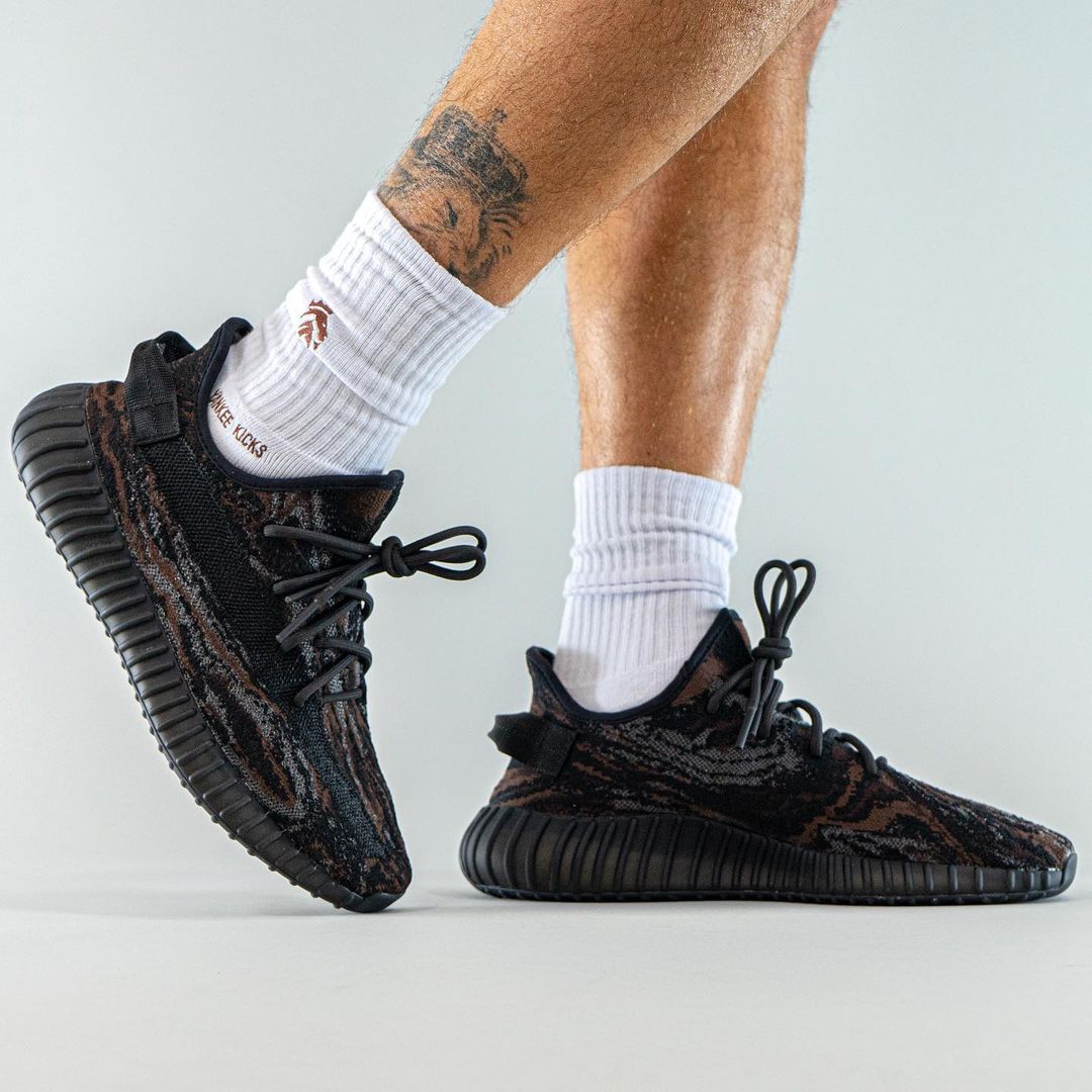 【2024年 3/15 発売】アディダス オリジナルス イージー ブースト 350 V2 “MX Rock” (adidas Originals YEEZY BOOST 350 V2 “MX Rock”) [GW3774]