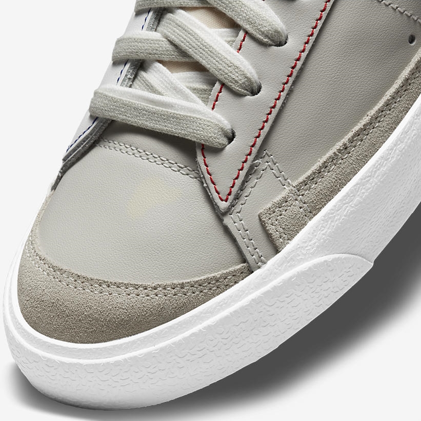 ナイキ ブレーザー ロー “スモークグレー/ホワイト/レッド” (NIKE BLAZER LOW “Smoke Grey/White/Red”) [DH4370-002]