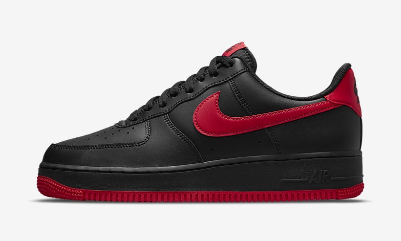 ナイキ エア フォース 1 07 ロー “ブレッド/ブラック/レッド” (NIKE AIR FORCE 1 07 LOW “Bred/Black/Red”) [DC2911-001]