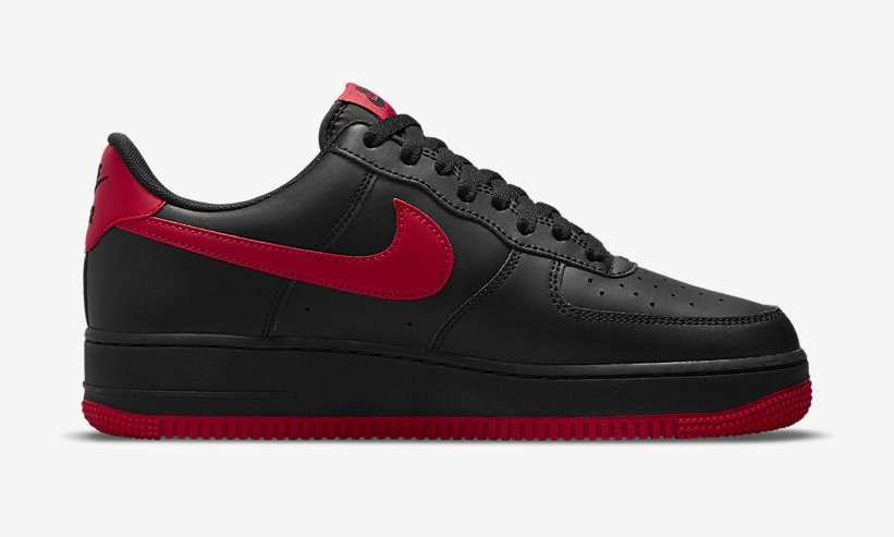 ナイキ エア フォース 1 07 ロー “ブレッド/ブラック/レッド” (NIKE AIR FORCE 1 07 LOW “Bred/Black/Red”) [DC2911-001]