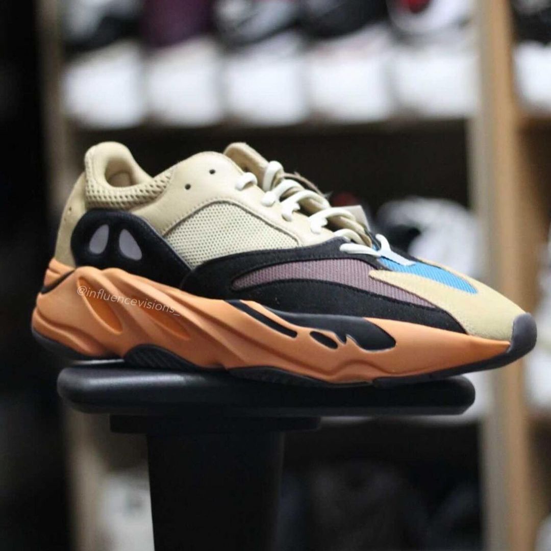 【国内 6/11 発売】アディダス オリジナルス イージー 700 V2 “Enflame Amber” (adidas Originals YEEZY 700 V2 “Enflame Amber”) [GW0297]